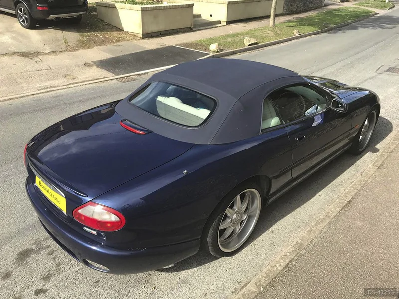 2000 Jaguar XKR in Bicester 5