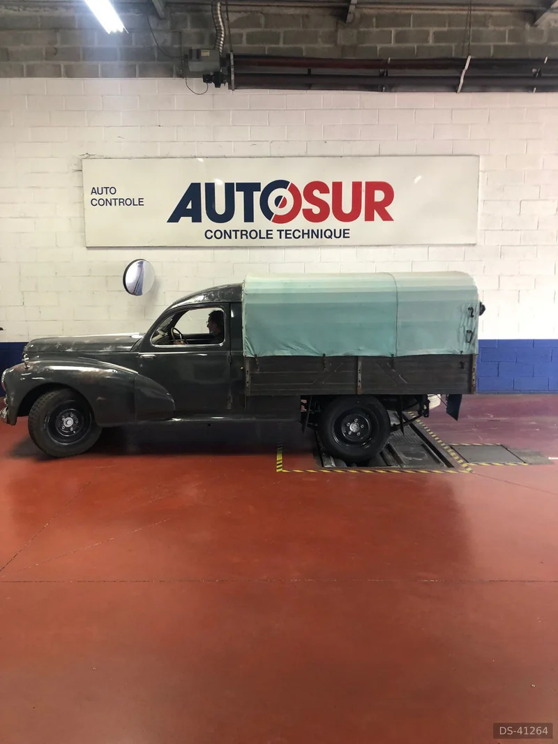 1951 Peugeot 203 Bâchée in Coudray Au Perche 2