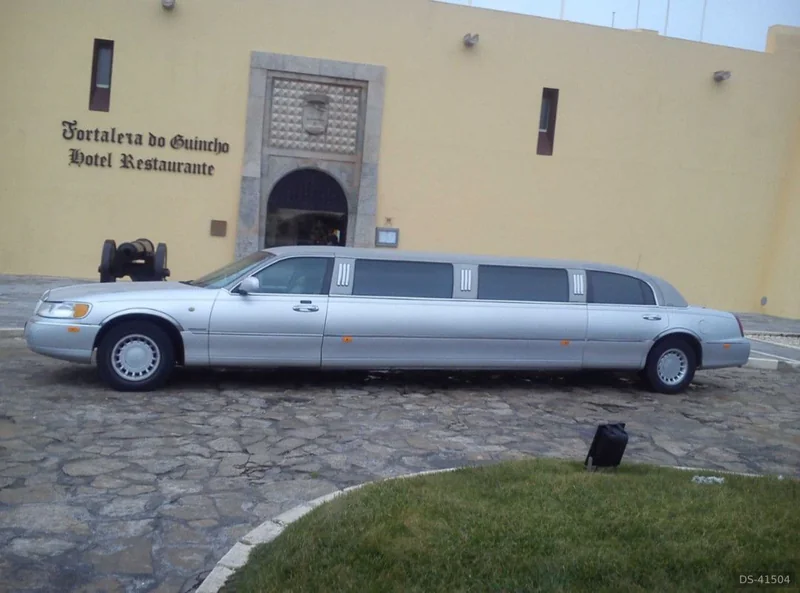 2009 Lincoln Limousine in Odivelas 2