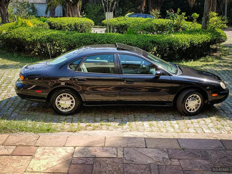 1997 Ford Taurus in São Paulo 5
