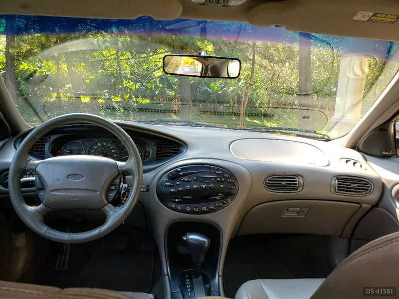 1997 Ford Taurus in São Paulo 8
