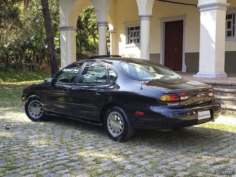 1997 Ford Taurus in São Paulo 2