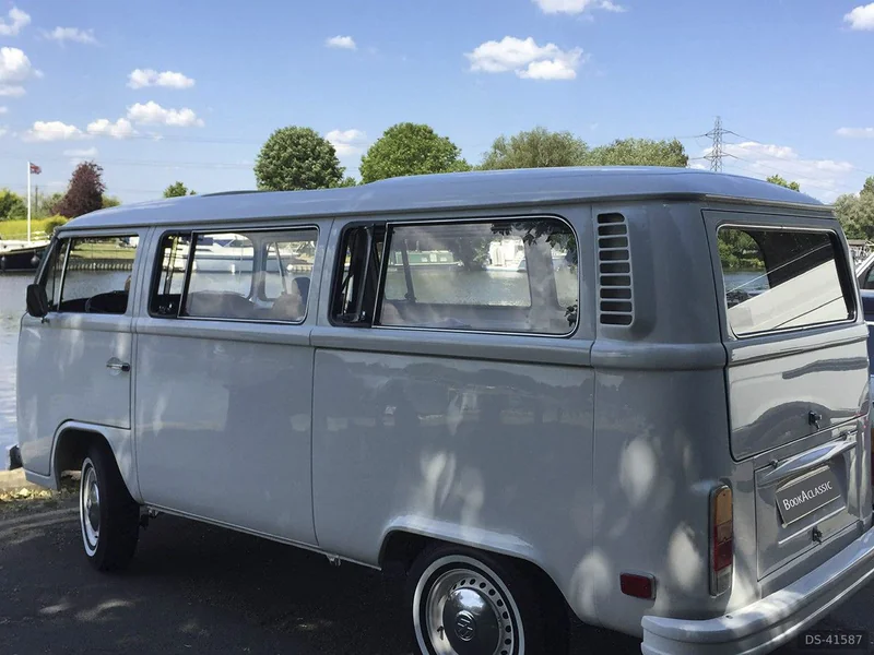1972 Volkswagen Microbus Deluxe
