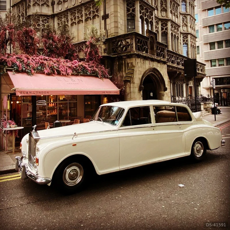 1976 Rolls-Royce Phantom 6 Landaulette in Buckinghamshire