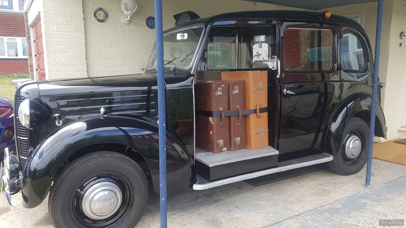 1957 Austin Fx3 in Chatham 3