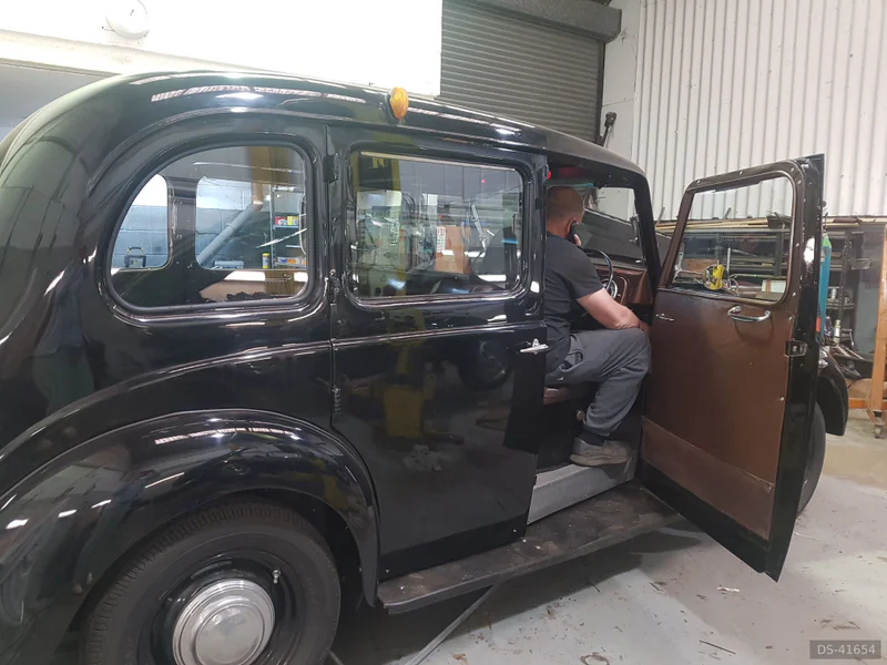 1957 Austin Fx3 in Chatham 7