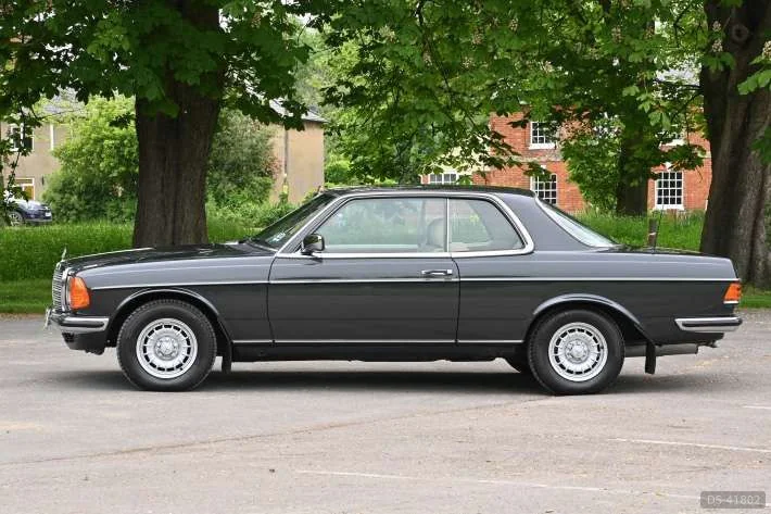 1985 Mercedes-Benz 280ce in London 2