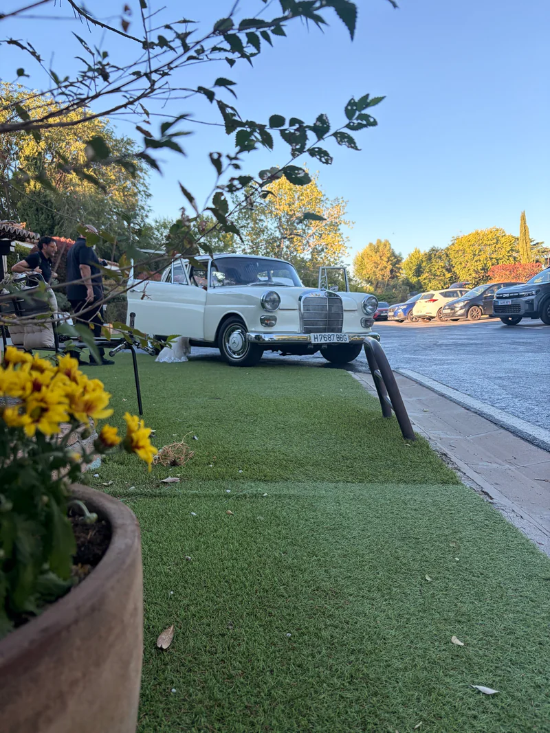 1967 Mercedes-Benz 200 Colas in Madrid 3