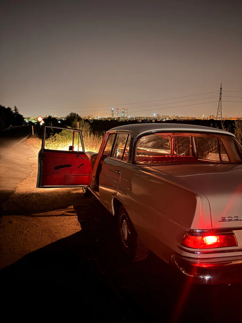 1967 Mercedes-Benz 200 Colas in Madrid 4