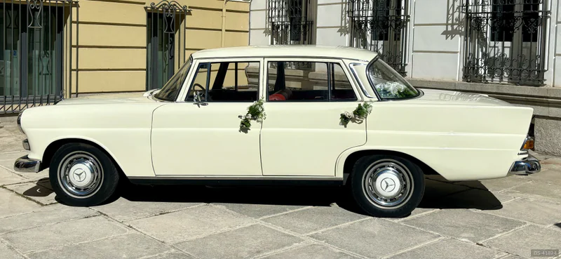 1967 Mercedes-Benz 200 Colas in Madrid 20