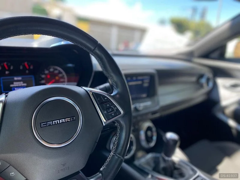 2019 Chevrolet Camaro in Quito 4