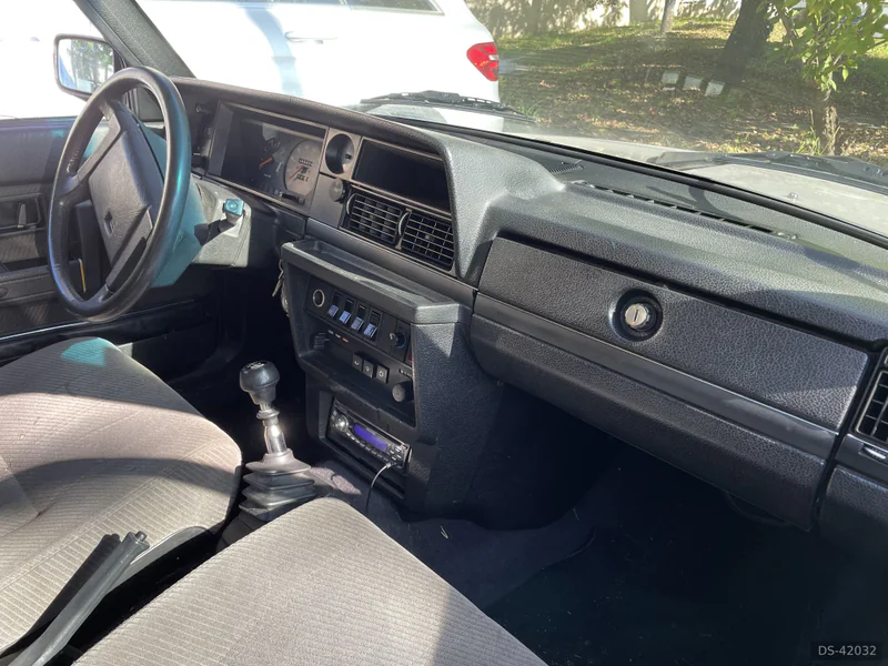 1987 Volvo 240 in Porto 4