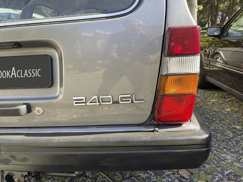 1987 Volvo 240 in Porto 3