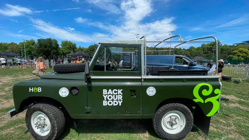 1976 Land Rover Series 3 in London 9
