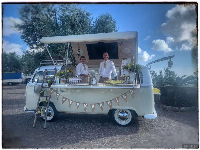 1971 Volkswagen T2 in Sorrento 4
