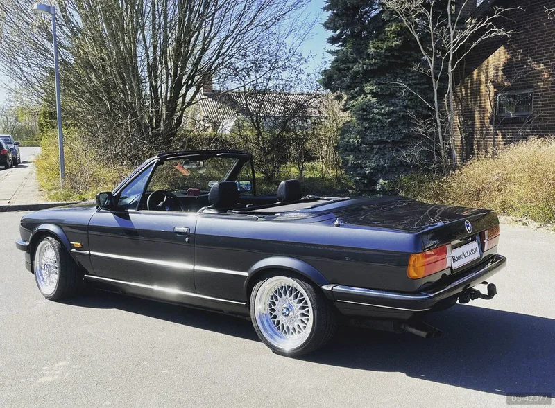 1990 BMW E30 325i Cabriolet in Ejstrupholm