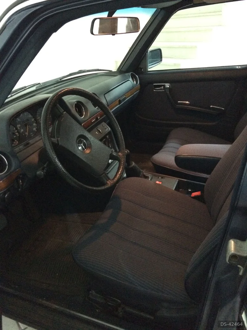1984 Mercedes-Benz W123 in Galatina 3