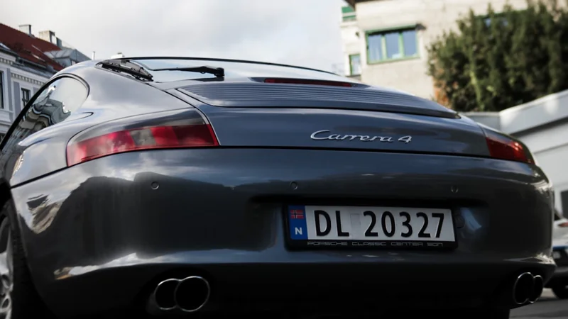 2002 Porsche 911 in Oslo 12