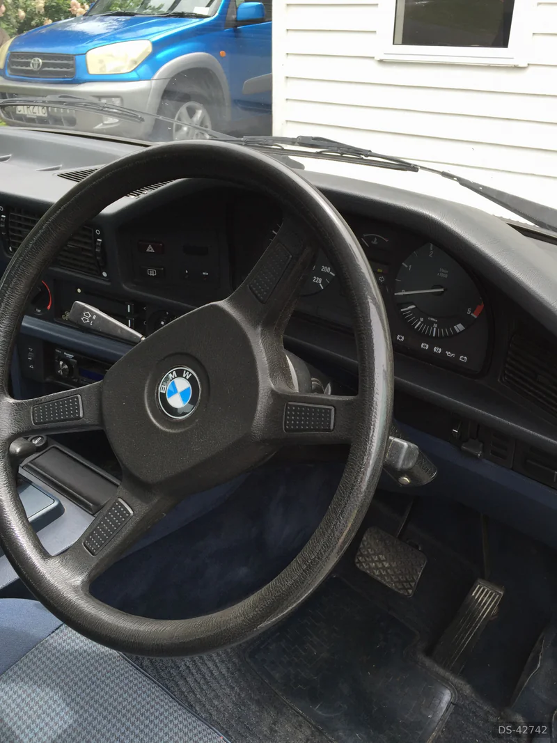 1987 BMW 525e in Auckland 4