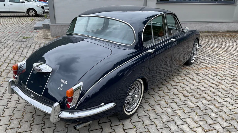 1968 Daimler 250 V8 in Rudná 2
