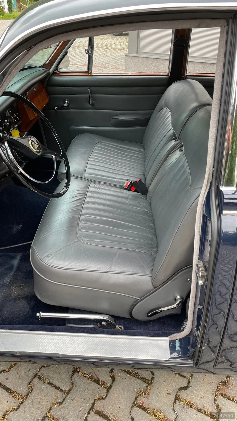 1968 Daimler 250 V8 in Rudná 3