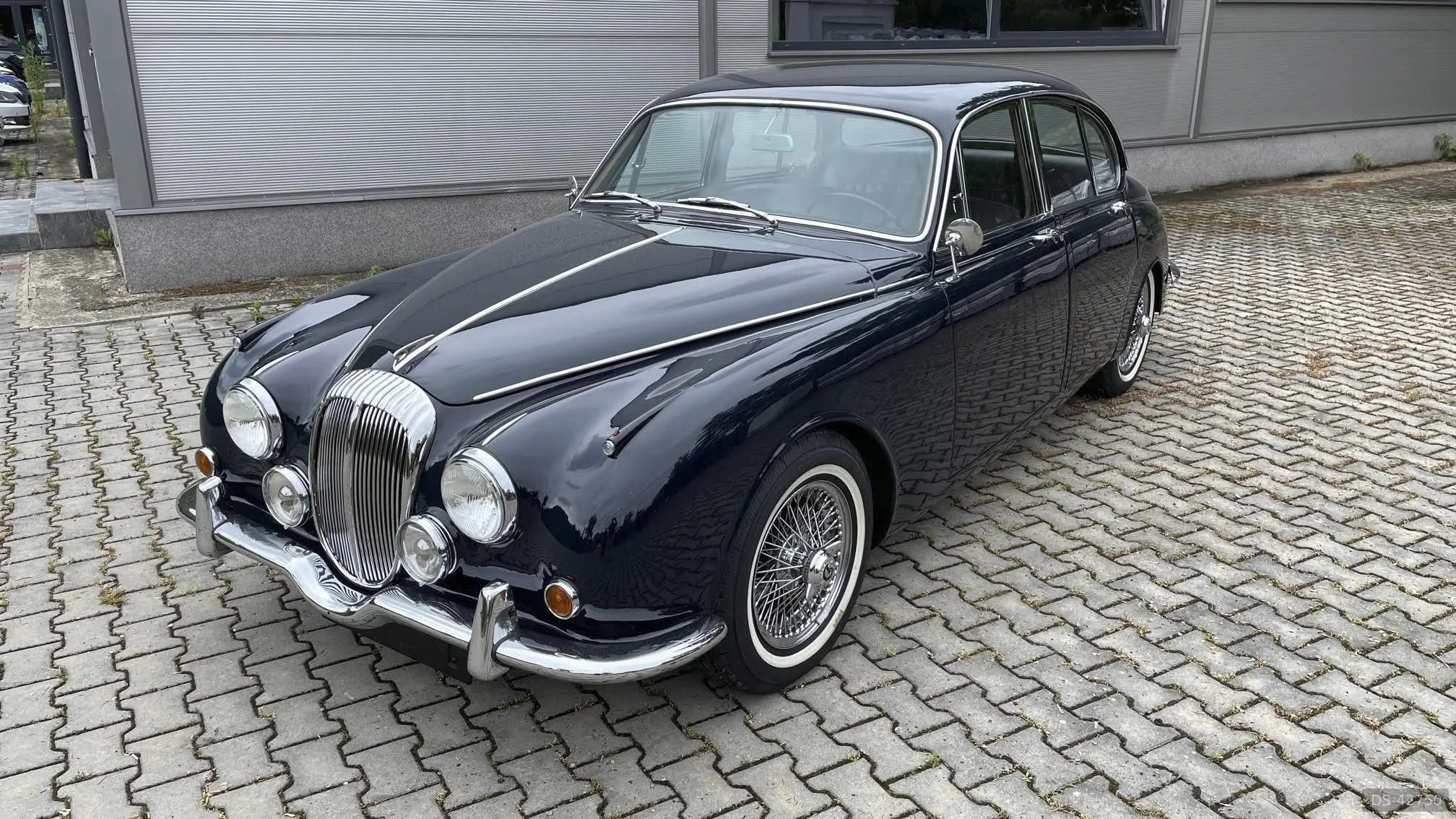 1968 Daimler 250 V8