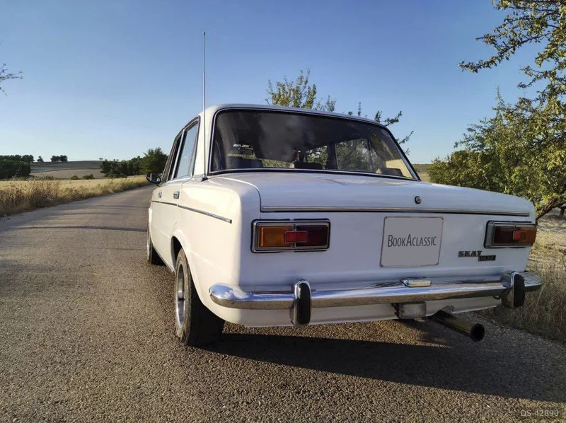 1971 Seat 1430 in Madrid 6
