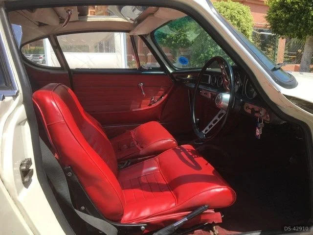 1965 Volvo P1800s in London 3