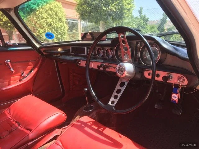 1965 Volvo P1800s in London 4