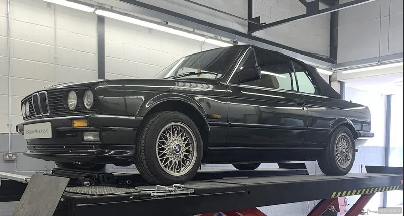 1990 BMW E30 in London