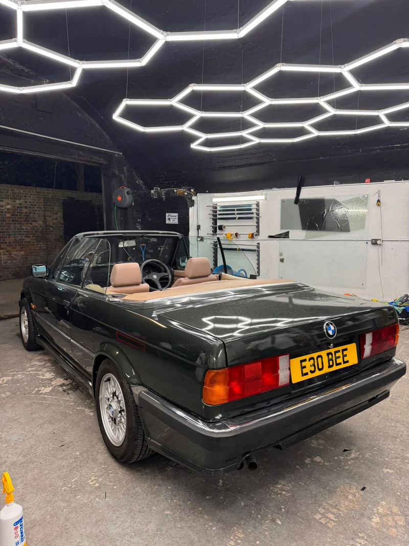 1990 BMW E30 in London 10