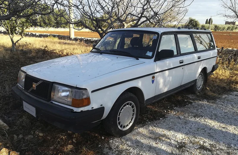 1990 Volvo 240 in Monopoli