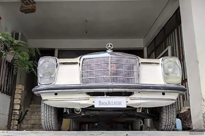 1971 Mercedes-Benz W115 220 in Heraklion 7