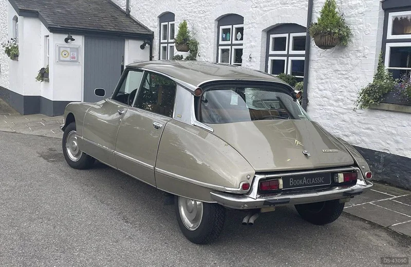 1974 Citroen DS 20 in London 4