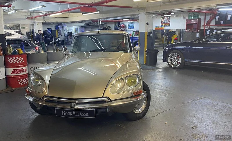 1974 Citroen DS 20 in London 3