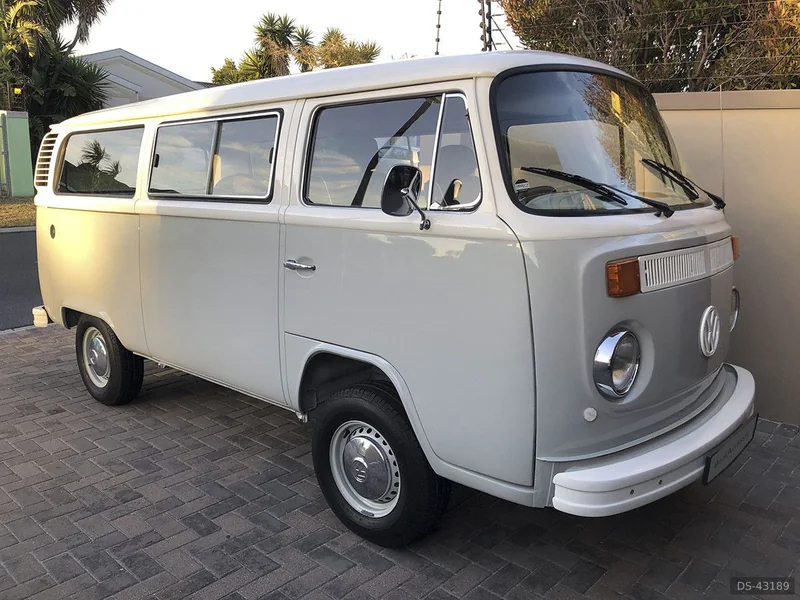 1975 Volkswagen Kombi T2 in Table View 1