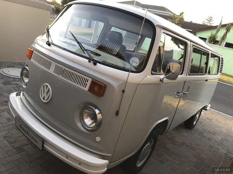 1975 Volkswagen Kombi T2 in Table View 4
