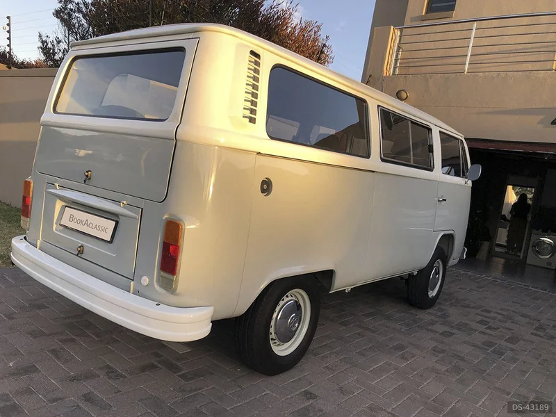1975 Volkswagen Kombi T2 in Table View 3