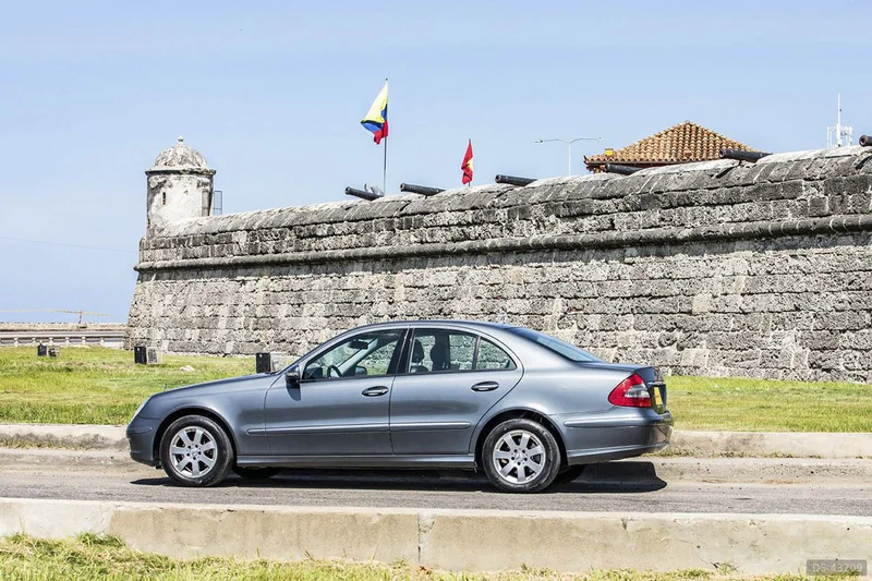 2007 Mercedes-Benz E200 in Cartagena De Indias 3