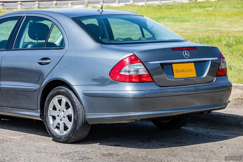 2007 Mercedes-Benz E200 in Cartagena De Indias 4