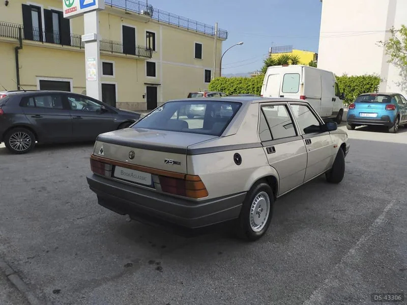 1988 Alfa Romeo 75 in Palma Campania 10