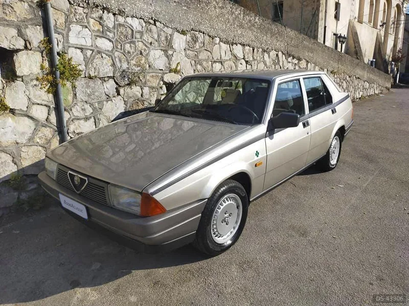 1988 Alfa Romeo 75 in Palma Campania
