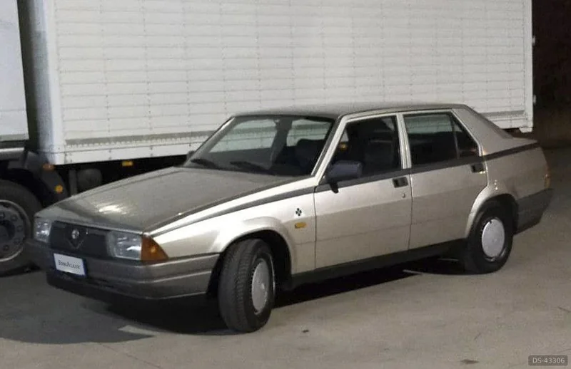 1988 Alfa Romeo 75 in Palma Campania 2