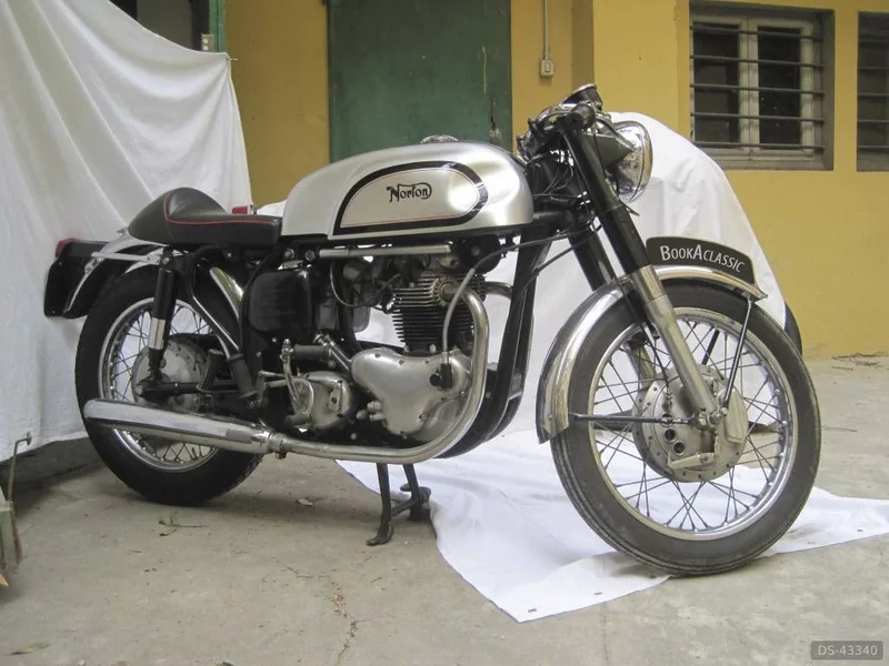 1966 Norton Atlas 750 in Florence 2