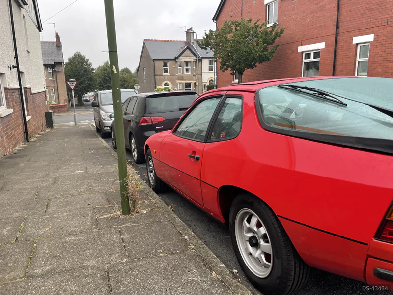 1983 Porsche 924 in Penarth 5