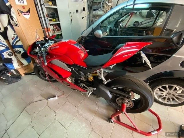 2020 Ducati Panigale V4 in Gela 3