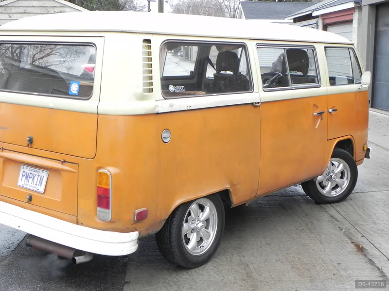1978 Volkswagen Bus in Toronto 3