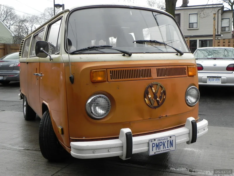 1978 Volkswagen Bus in Toronto 4