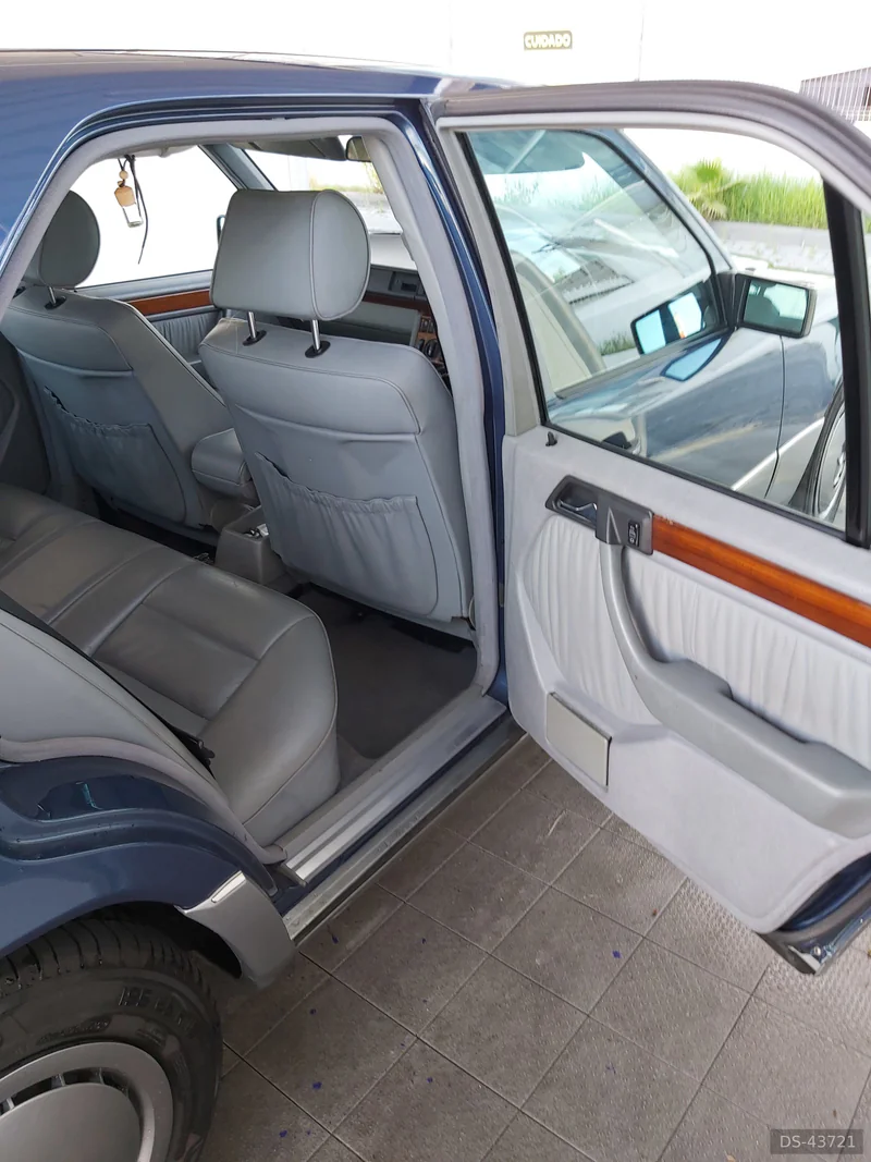 1992 Mercedes-Benz 230 E in Lisboa 5