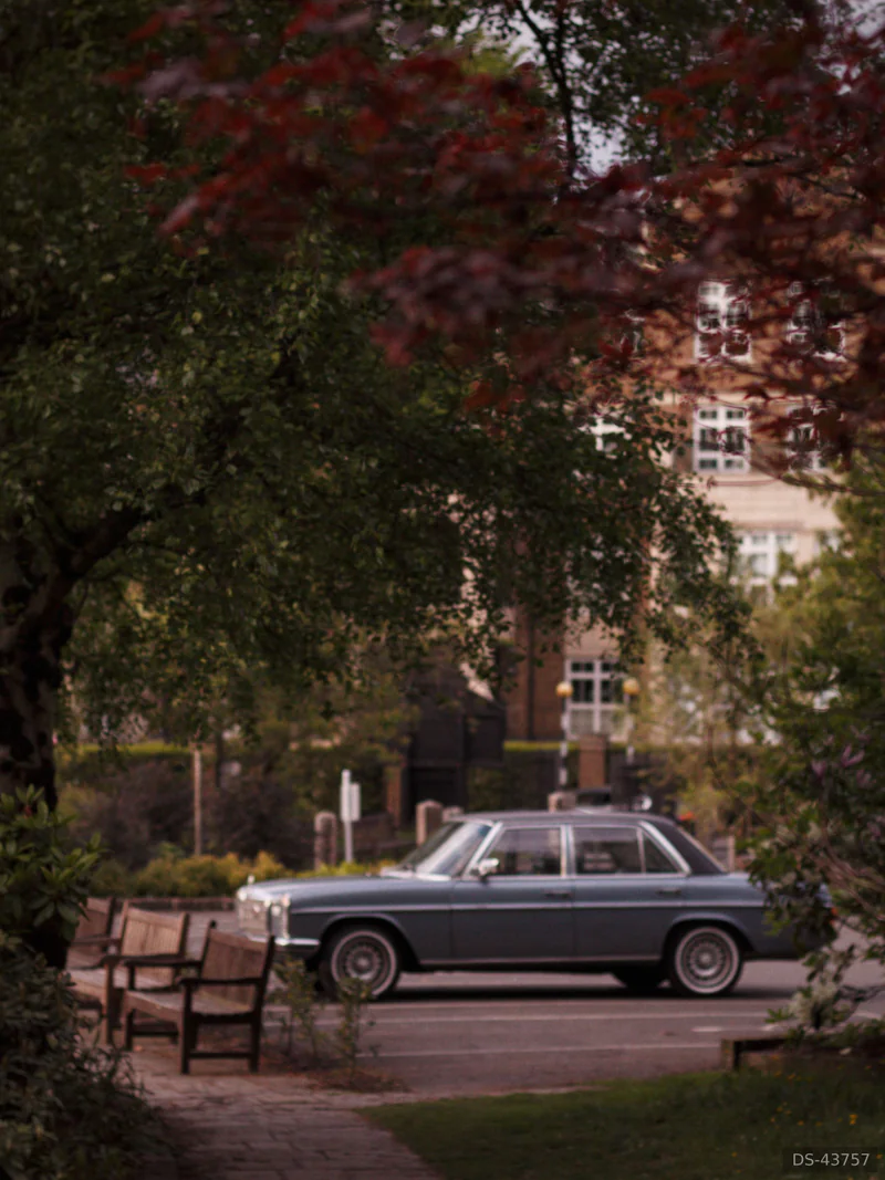 1975 Mercedes-Benz W114 250 in London 3